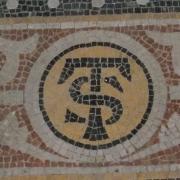 Au sol, dans la chapelle Saint-Esprit