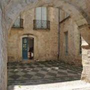 L'Apothicairerie de l'hôpital Saint-Jean - La cour du musée